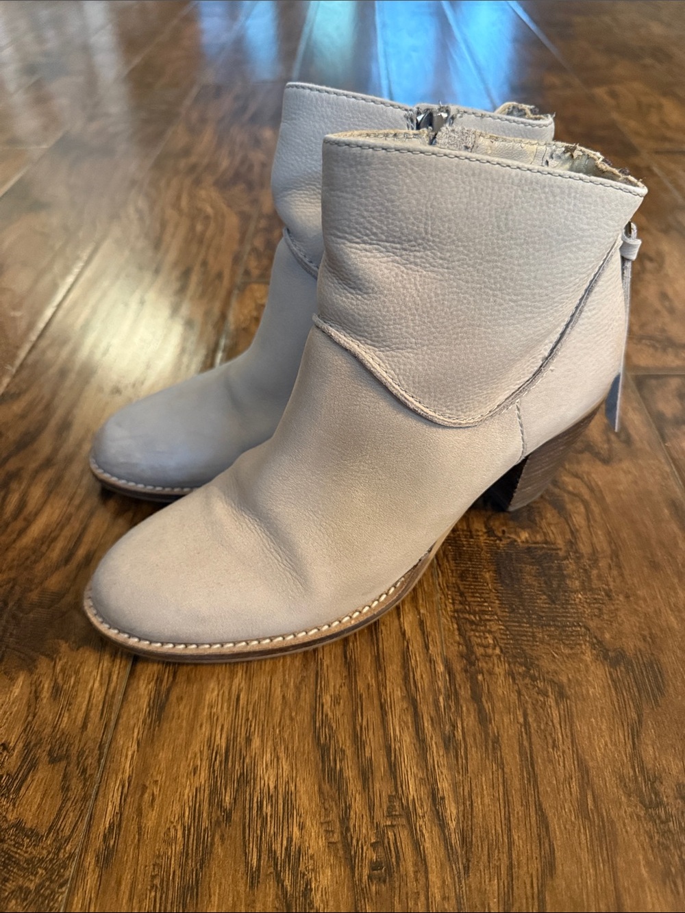 Women's Light Beige Leather Steve Madden Ankle Booties, size 7.5